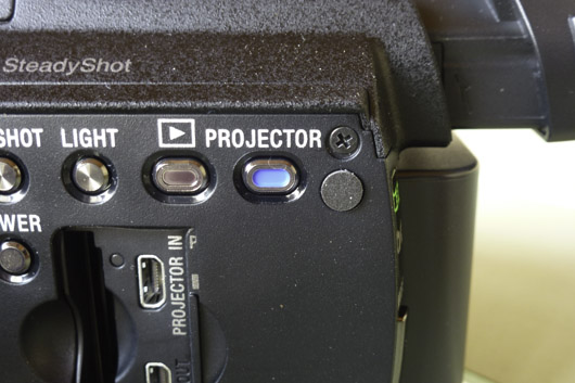 Sony_HDR-PJ780_projecteur.jpg