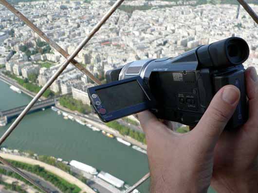 Tour Eiffel avec camescope